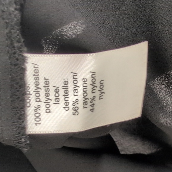 MAURICES BLACK BLOUSE WITH LACE NECK SIZE MEDIUM - Picture 6 of 6